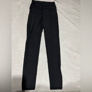Black 1st Phorm leggings with Pockets. In great condition.